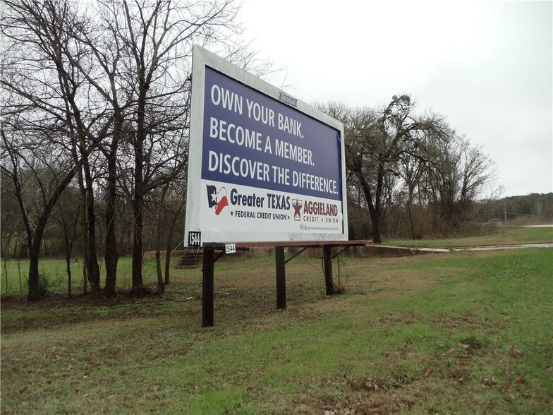 1712 Chestnut St, Bastrop, TX à vendre - Photo du bâtiment - Image 3 de 15