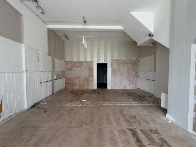 983 High Rd, London for lease - Interior Photo - Image 2 of 3