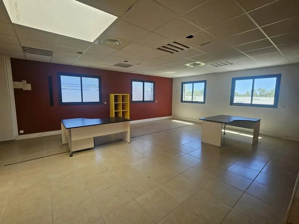 Office in Éguilles for sale Building Photo- Image 1 of 10