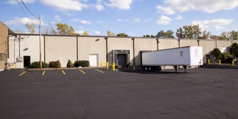 8 C St, Auburn, MA à vendre - Photo principale - Image 1 de 1