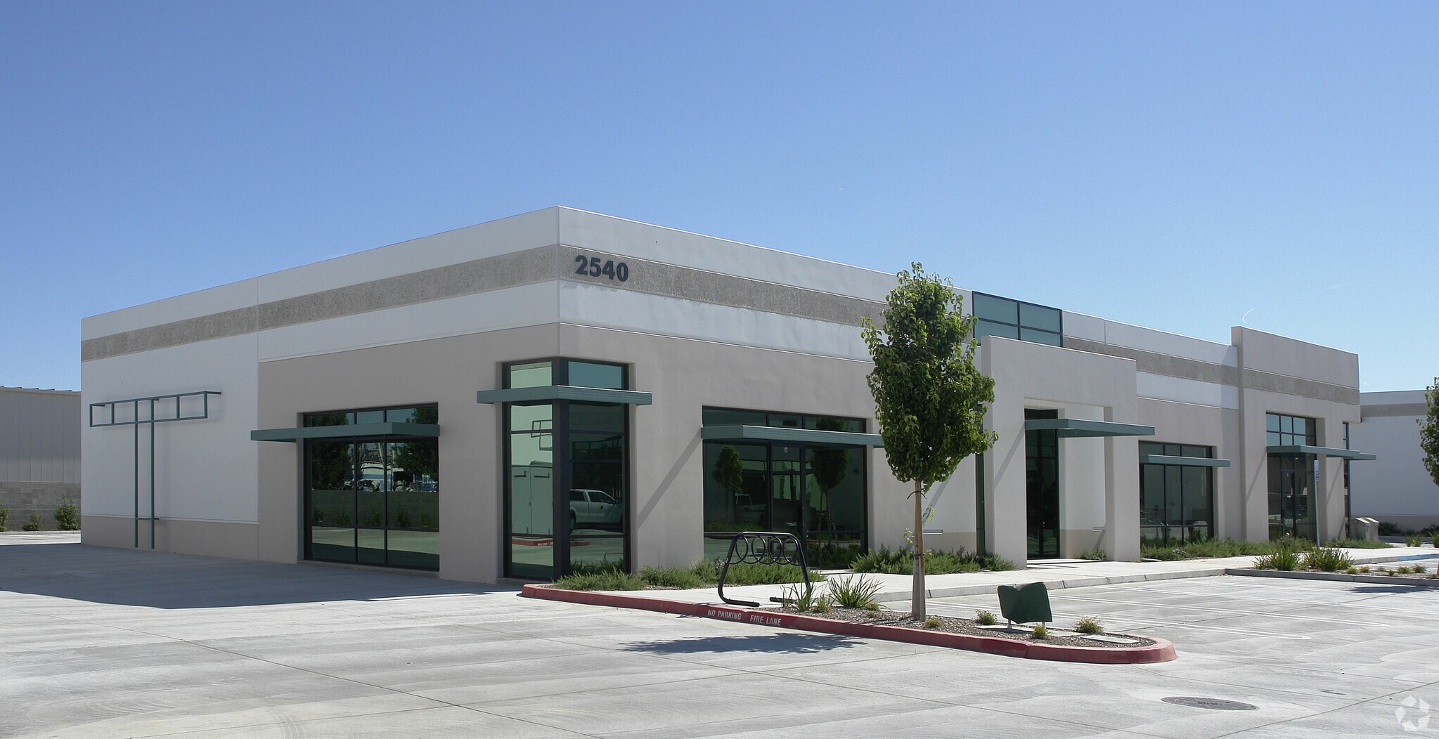 2540 Verne Roberts Cir, Antioch, CA à louer Photo du bâtiment- Image 1 de 7
