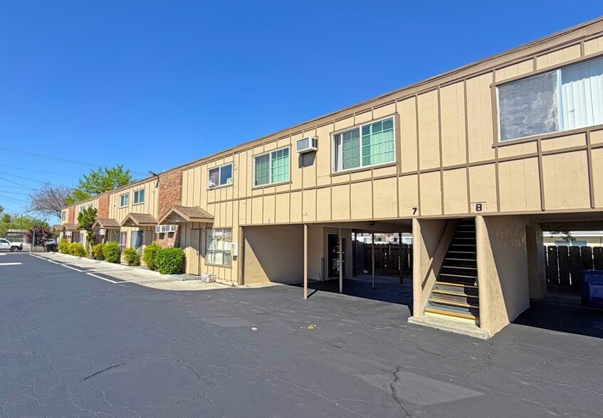 1002 Geer Rd, Turlock, CA à vendre - Photo du bâtiment - Image 3 de 11