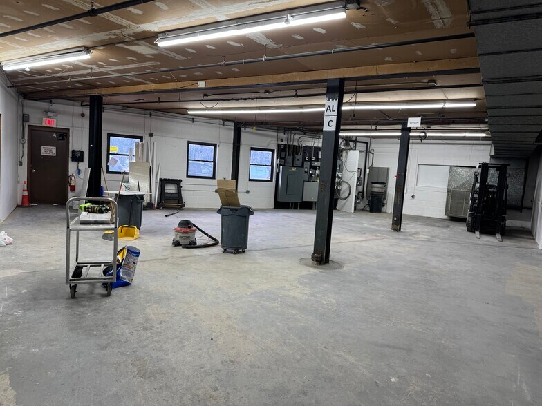 349 Railroad Ave, East Rutherford, NJ à louer - Photo intérieure - Image 2 de 7