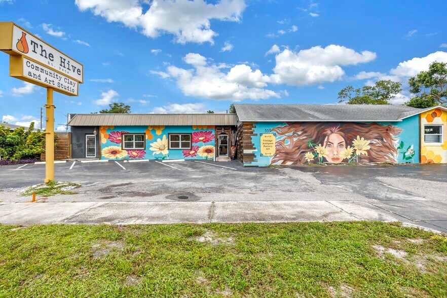 559 49th St S, Saint Petersburg, FL à vendre - Photo du bâtiment - Image 3 de 27