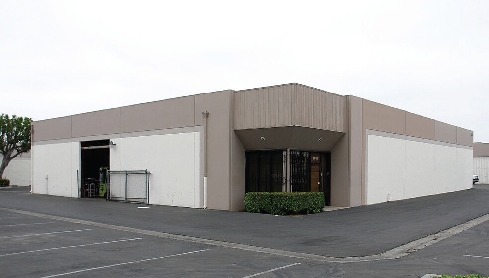 2011 S Yale St, Santa Ana, CA for lease - Building Photo - Image 1 of 3