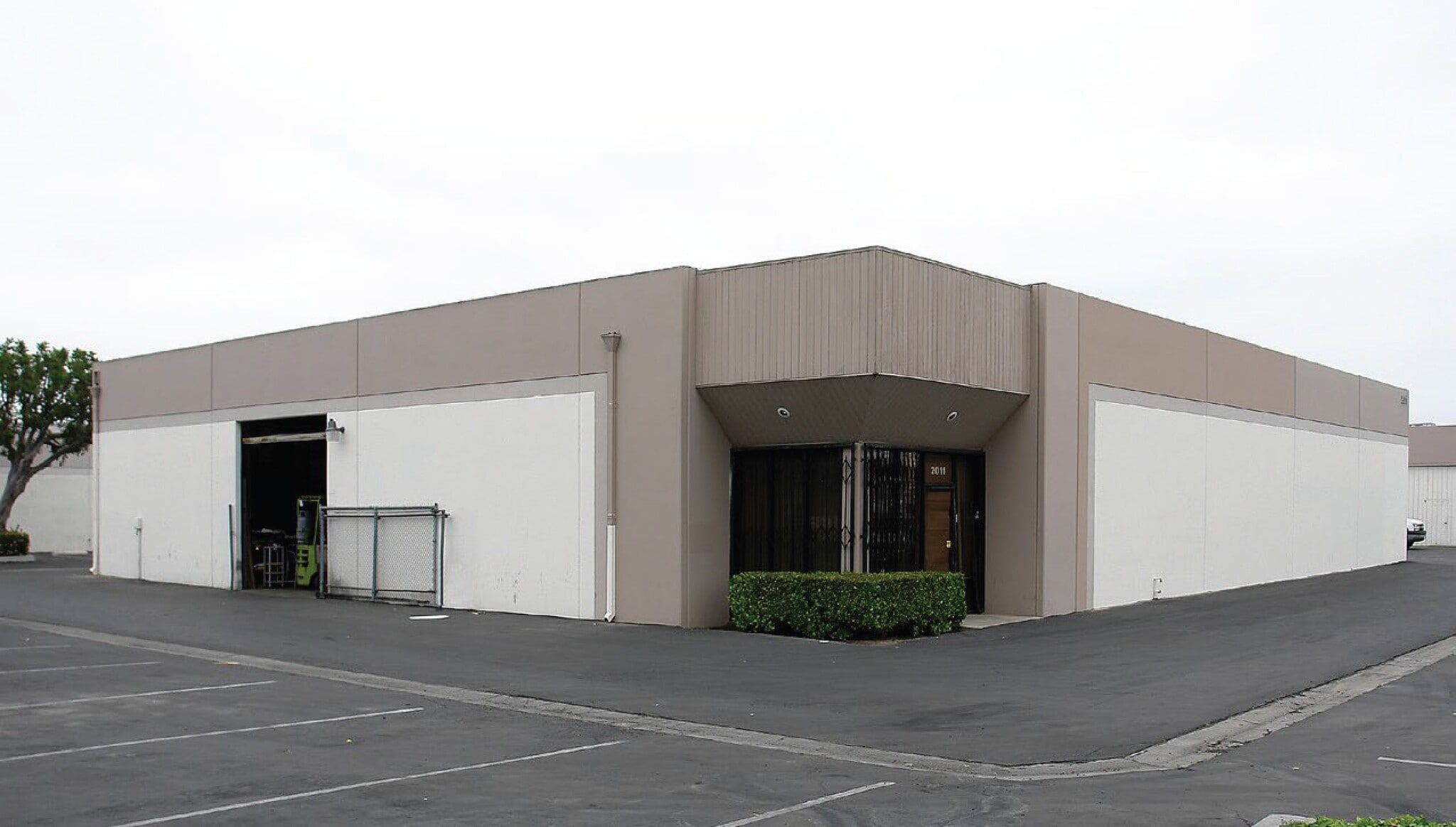 2011 S Yale St, Santa Ana, CA for lease Building Photo- Image 1 of 4