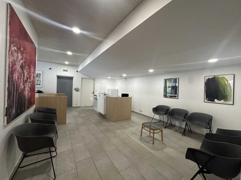 Office in Bordeaux for sale - Interior Photo - Image 1 of 8