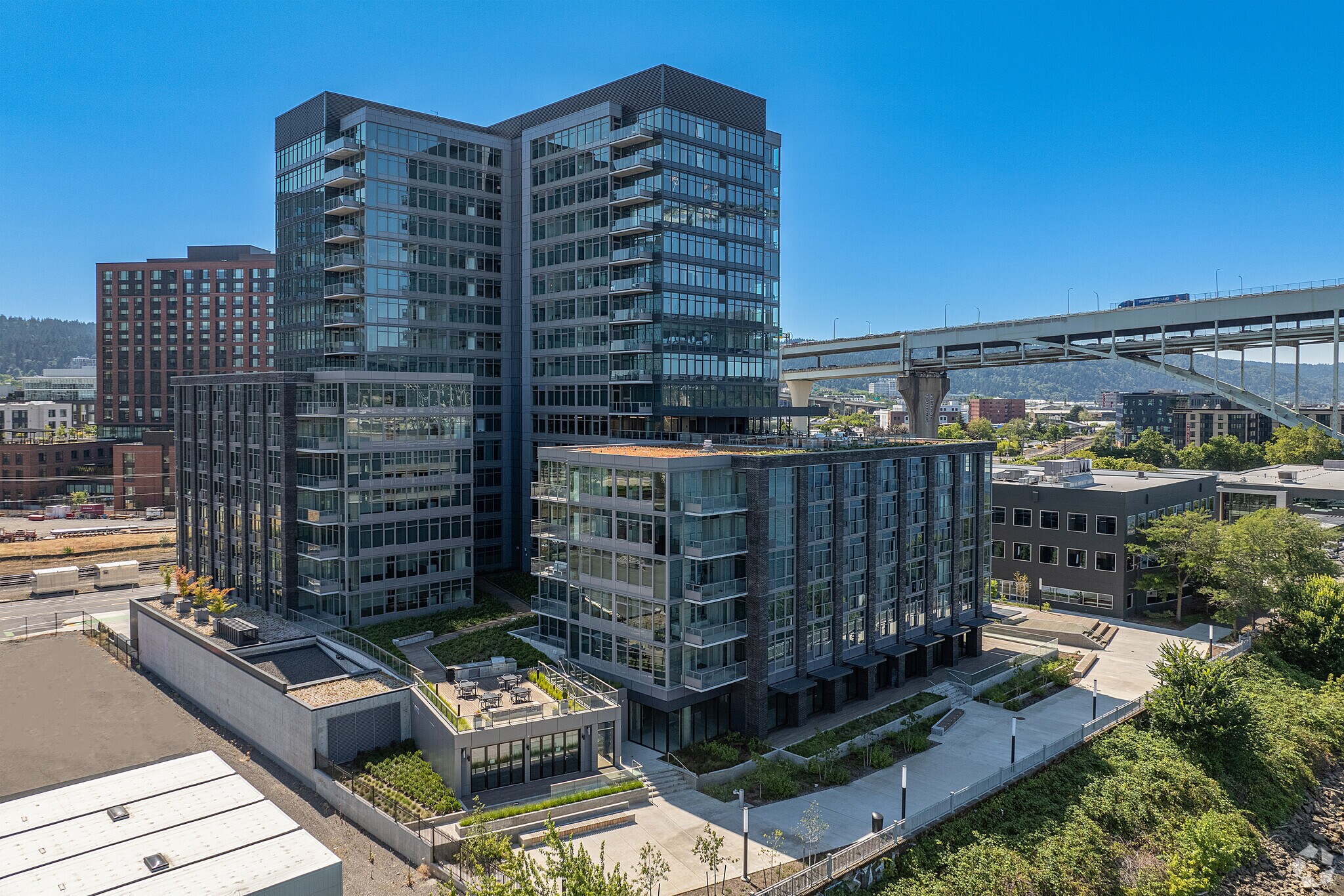 1550 NW Naito Pky, Portland, OR à louer Photo du bâtiment- Image 1 de 37