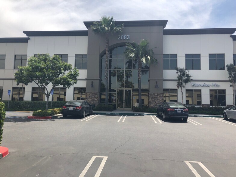 2083 Compton Ave, Corona, CA à vendre - Photo du bâtiment - Image 2 de 14