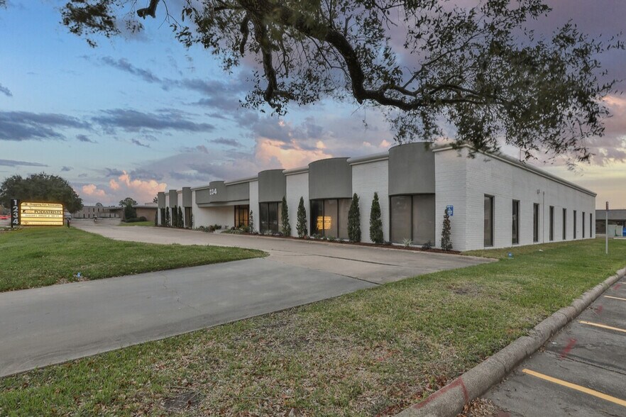 1234 Bay Area Blvd, Houston, TX à louer - Photo du bâtiment - Image 2 de 9