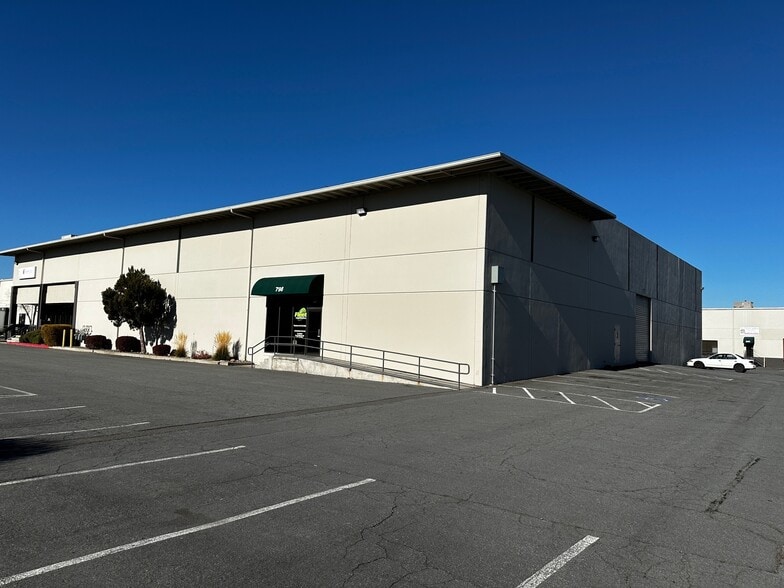 700-798 E Glendale Ave, Sparks, NV for lease - Building Photo - Image 2 of 13