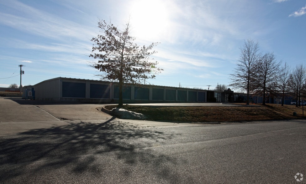 7055 W 153rd St, Overland Park, KS à louer - Photo du bâtiment - Image 2 de 2