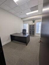 26421 Crown Valley Pky, Mission Viejo, CA à louer Photo intérieure- Image 2 de 21