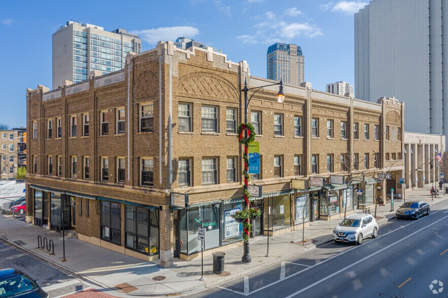 2653 N Clark St, Chicago, IL à louer - Photo du bâtiment - Image 1 de 7