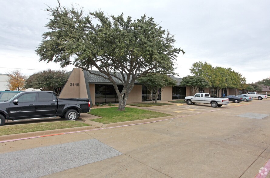 2115 Teakwood Ln, Plano, TX for lease - Building Photo - Image 3 of 7
