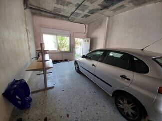 Plus de détails pour Multi-résidentiel à vendre