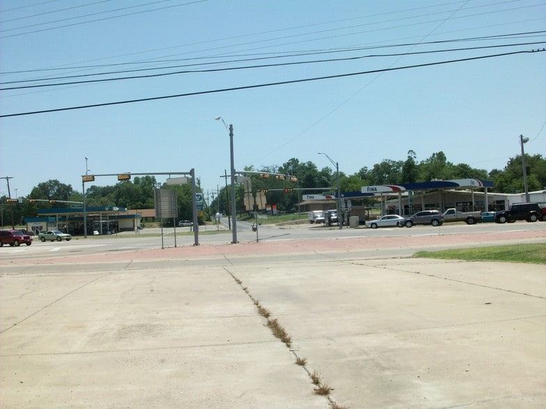 1202 W 1st St, Mount Pleasant, TX for sale - Building Photo - Image 3 of 5