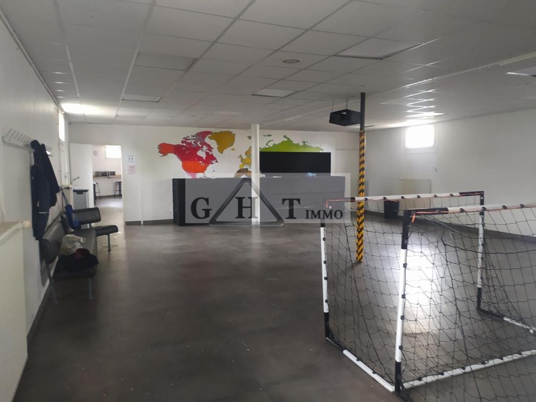 Industrial in Chelles for sale Building Photo- Image 1 of 17