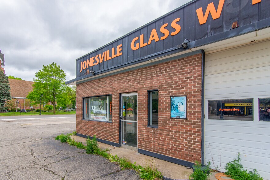 264 E Chicago St, Jonesville, MI à vendre - Photo du bâtiment - Image 3 de 18