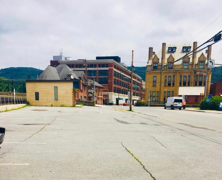225 Washington St, Johnstown, PA à vendre - Photo du bâtiment - Image 2 de 5