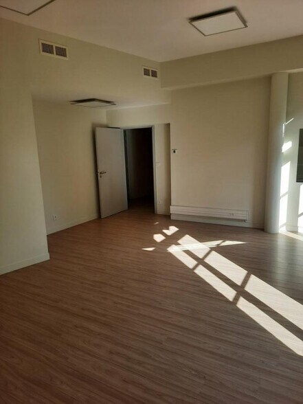 Office in Toulouse for lease - Interior Photo - Image 2 of 6