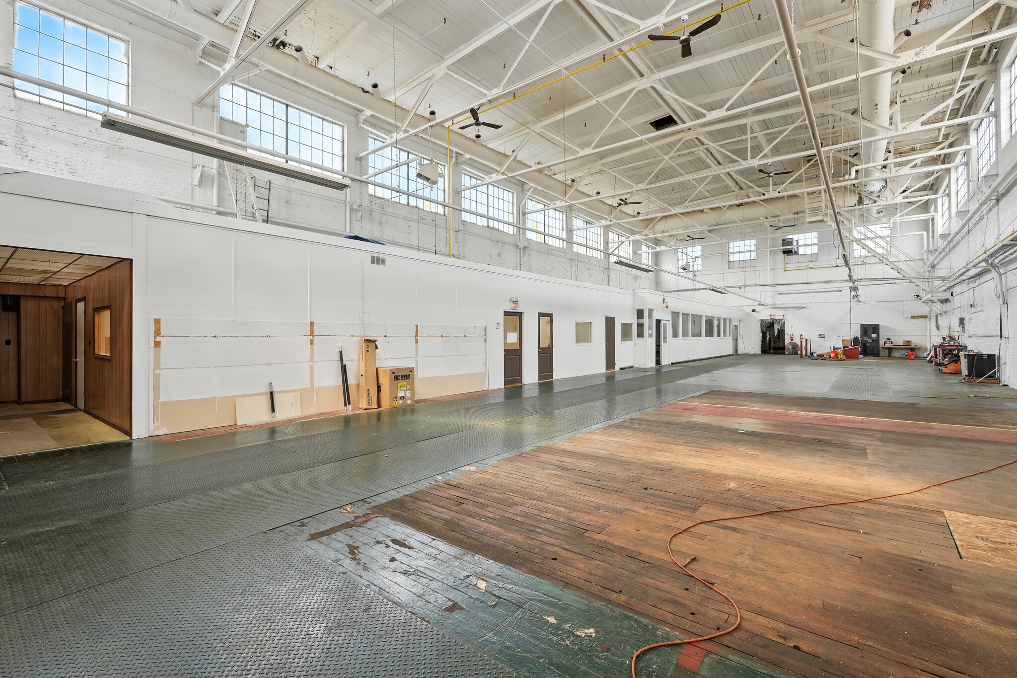 81-85 Sargeant St, Holyoke, MA for lease Interior Photo- Image 1 of 18