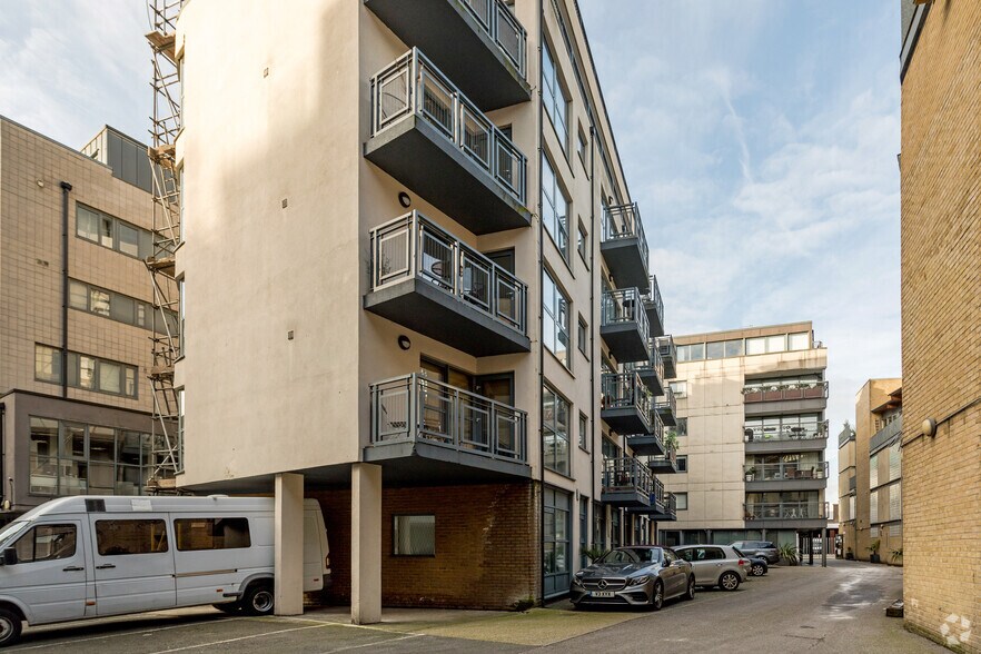 7 Bell Yard Mews, Londres à louer - Photo du bâtiment - Image 2 de 4