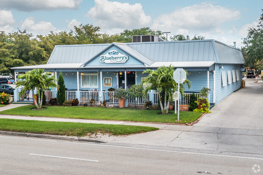 3350 Tamiami Trl N, Naples, FL à vendre - Photo du bâtiment - Image 1 de 1