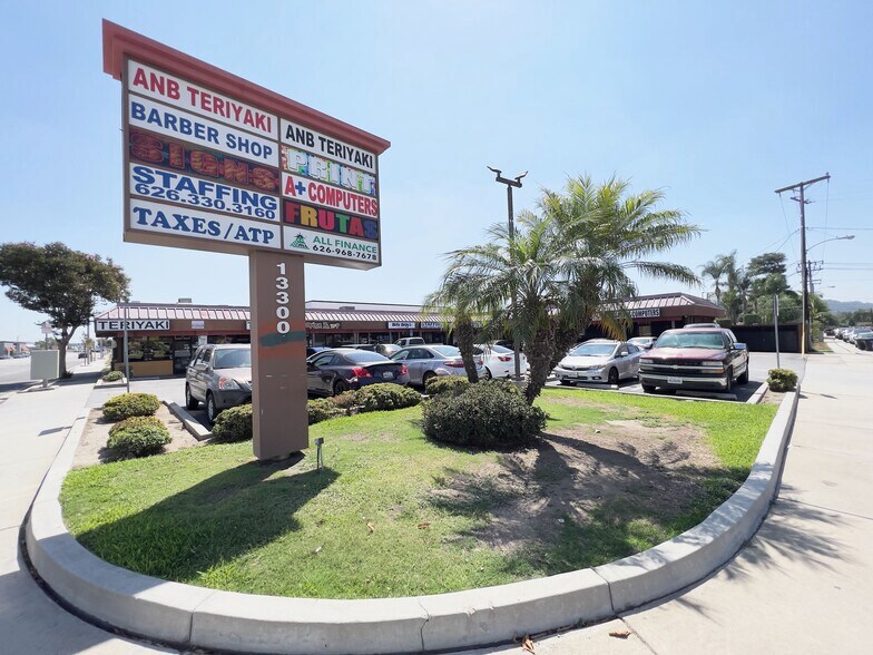 13300 Valley Blvd, La Puente, CA à louer - Photo du bâtiment - Image 2 de 7
