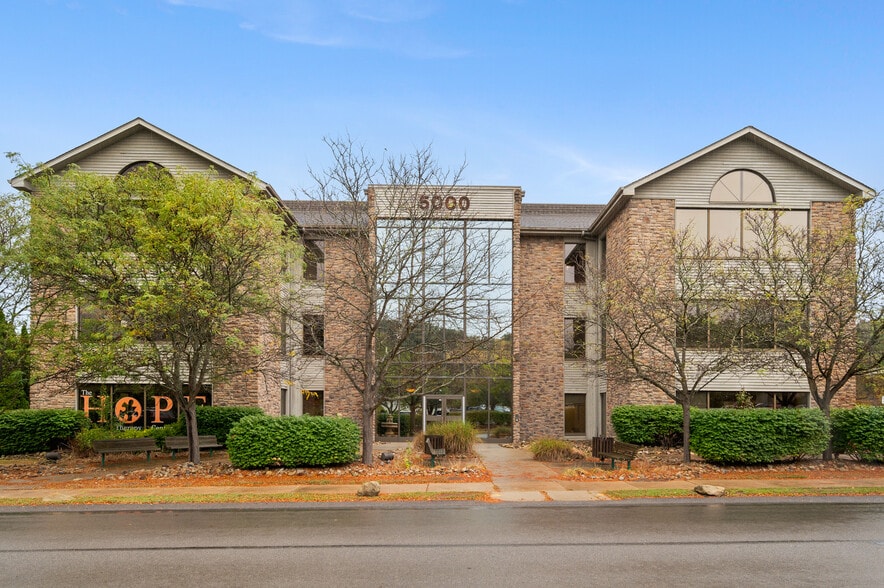 5000 Stonewood Dr, Wexford, PA for lease - Building Photo - Image 1 of 13