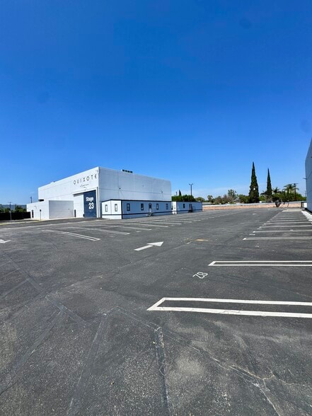 13939 Saticoy St, Panorama City, CA for lease - Building Photo - Image 2 of 6