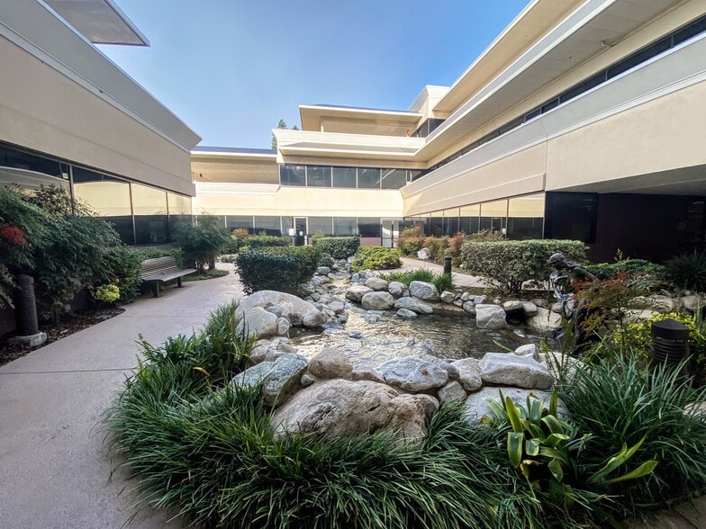 4195 E Thousand Oaks Blvd, Westlake Village, CA for lease - Building Photo - Image 2 of 7