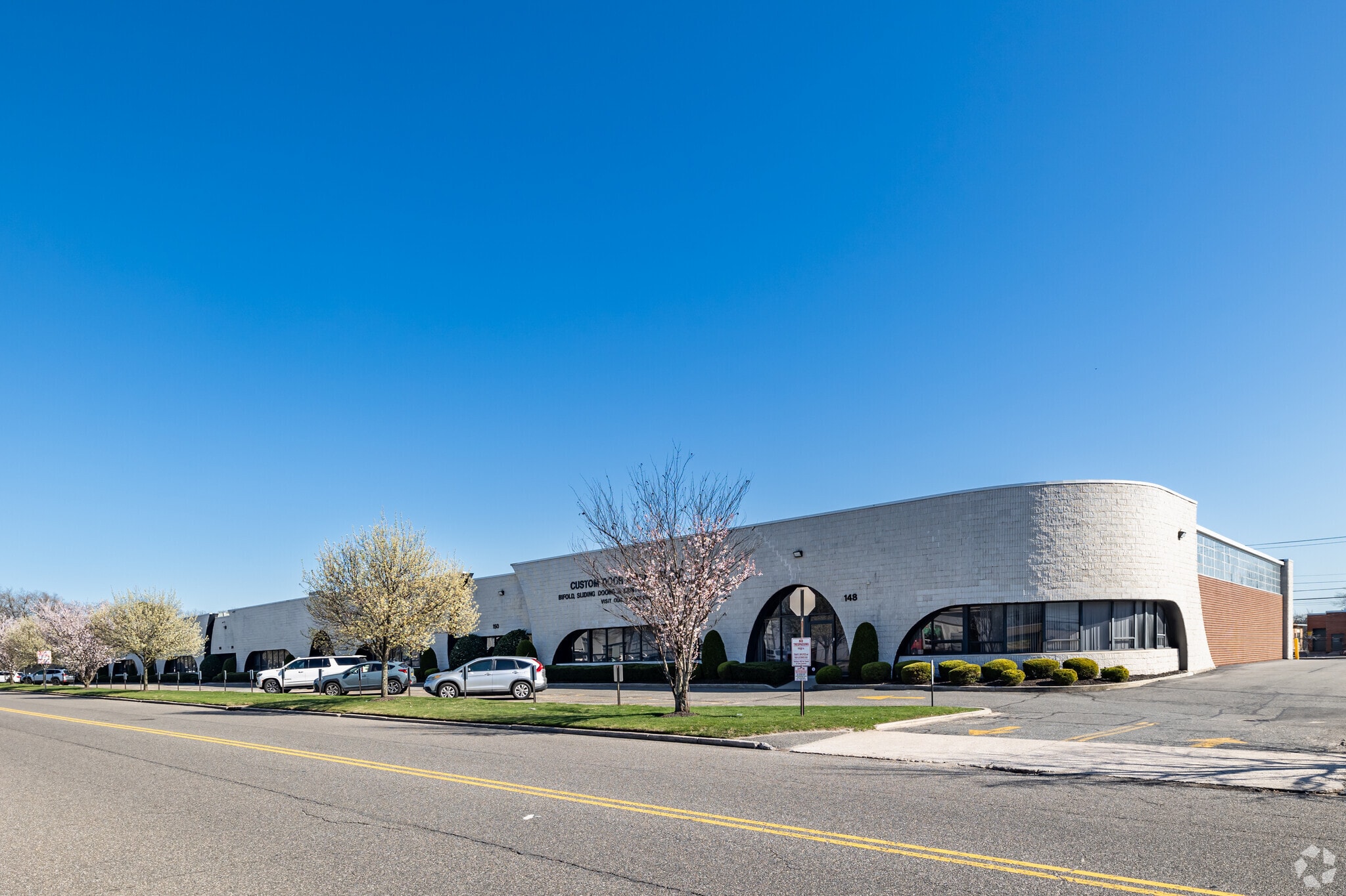 148-174 Milbar Blvd, Farmingdale, NY for lease Primary Photo- Image 1 of 7