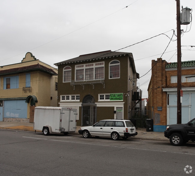 2701-05; 2721-23; 2725-27 S. BROAD ST portfolio of 3 properties for sale on LoopNet.ca - Building Photo - Image 2 of 3