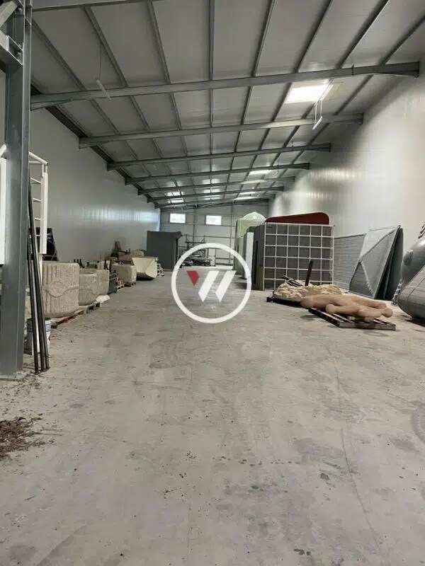 Flex in Gémenos for lease Building Photo- Image 1 of 4