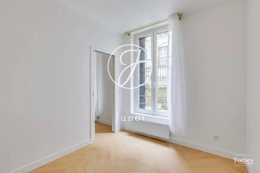 Immeuble residentiel dans Paris à vendre - Photo intérieure - Image 2 de 12