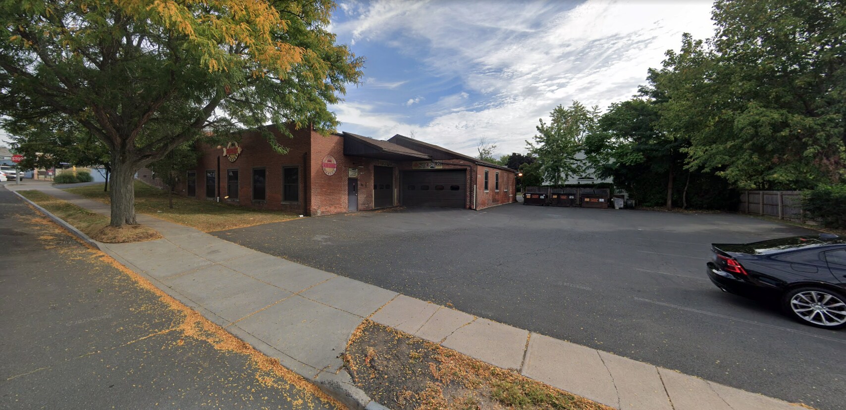 283 Park Rd, West Hartford, CT à louer Photo principale- Image 1 de 2