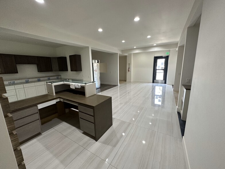 1626 S Broadway, Santa Ana, CA for sale - Primary Photo - Image 1 of 7