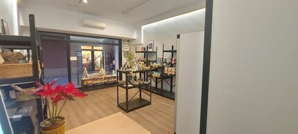 Retail in Barcelona, Barcelona for lease Interior Photo- Image 2 of 4