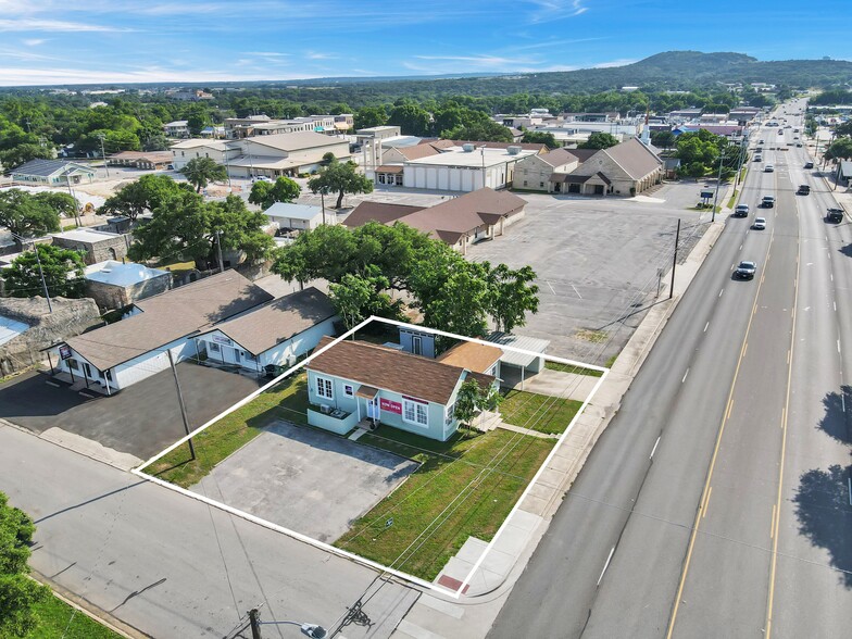 309 E Polk St, Burnet, TX à vendre - Photo principale - Image 1 de 1