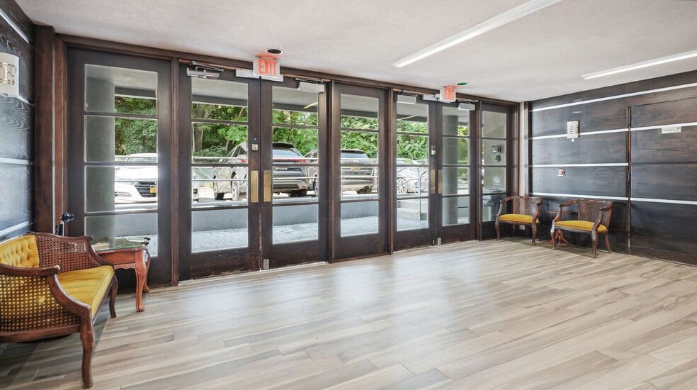 521 Route 111, Hauppauge, NY à louer - Photo du bâtiment - Image 3 de 26