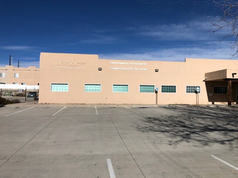 1800 E 30th St, Farmington, NM for lease - Building Photo - Image 2 of 17
