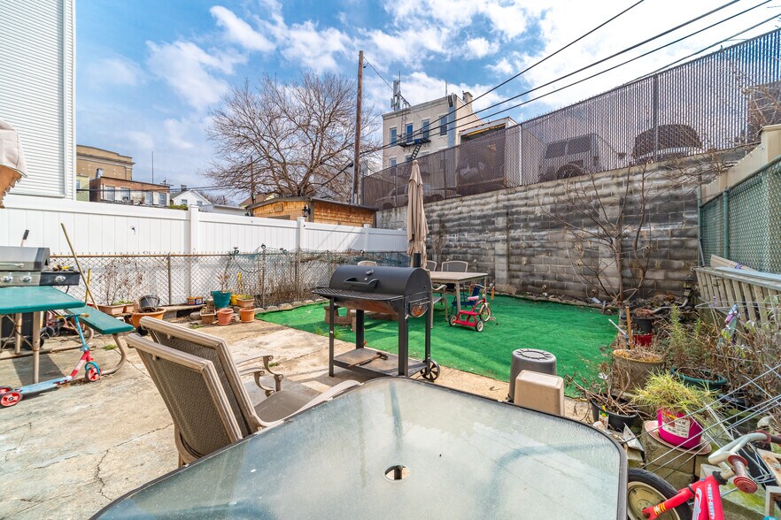 6208 Durham Ave, North Bergen, NJ à vendre - Photo du bâtiment - Image 3 de 6