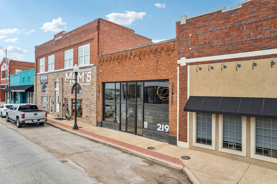 219 E Rogers Blvd, Skiatook, OK à vendre - Photo du bâtiment - Image 2 de 28