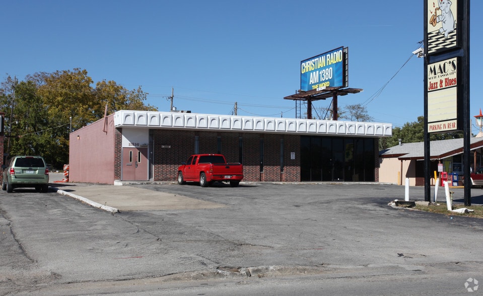 11816 Blue Ridge Blvd, Kansas City, MO for sale - Primary Photo - Image 1 of 2