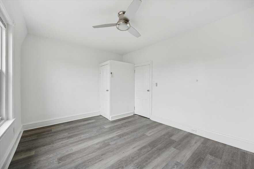 220 Buckingham Pl, Philadelphia, PA for sale - Interior Photo - Image 3 of 8