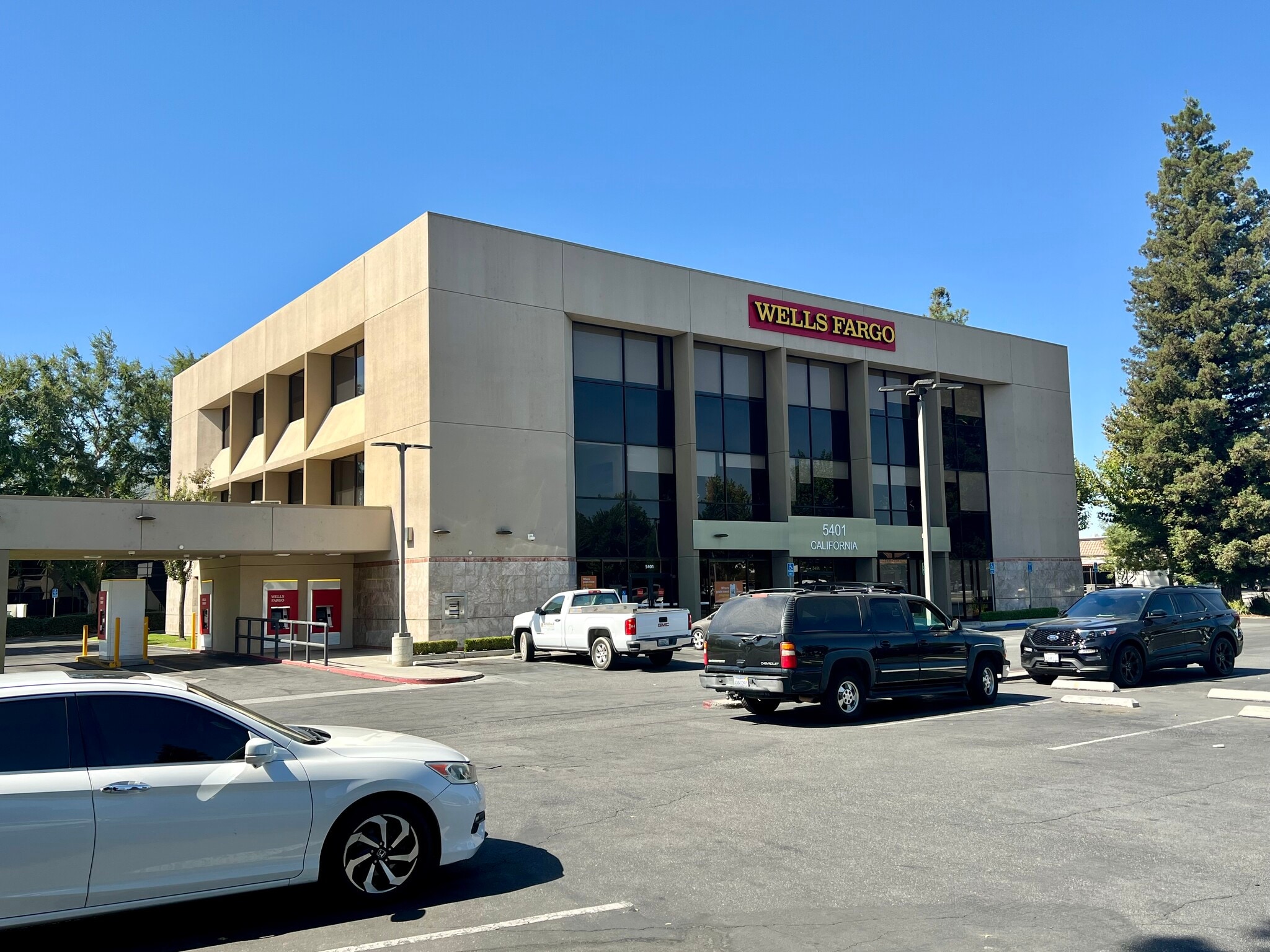 5401 California Ave, Bakersfield, CA for lease Building Photo- Image 1 of 8