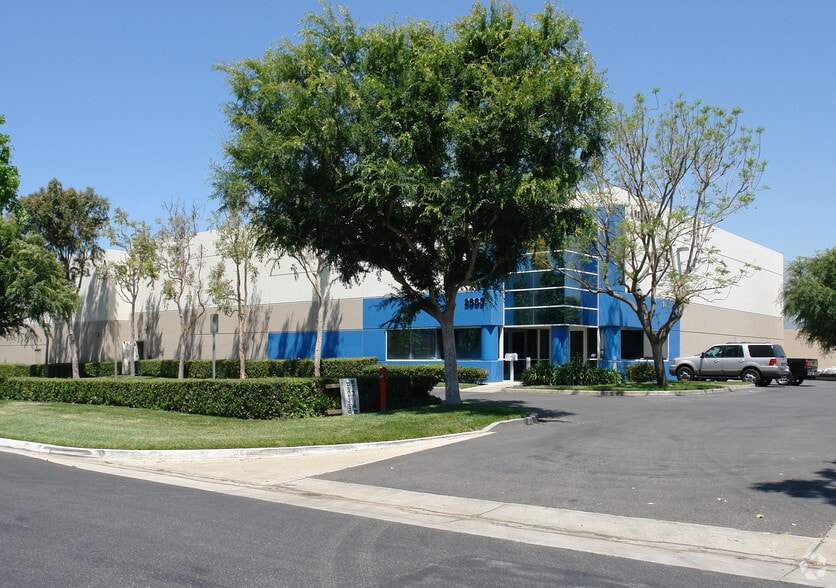 2663 E Lindsay Privado, Ontario, CA à louer - Photo du bâtiment - Image 3 de 7