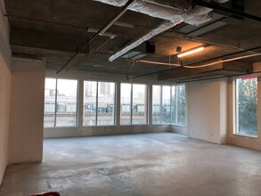 6378 Silver Ave, Burnaby, BC à louer Photo du bâtiment- Image 2 de 8