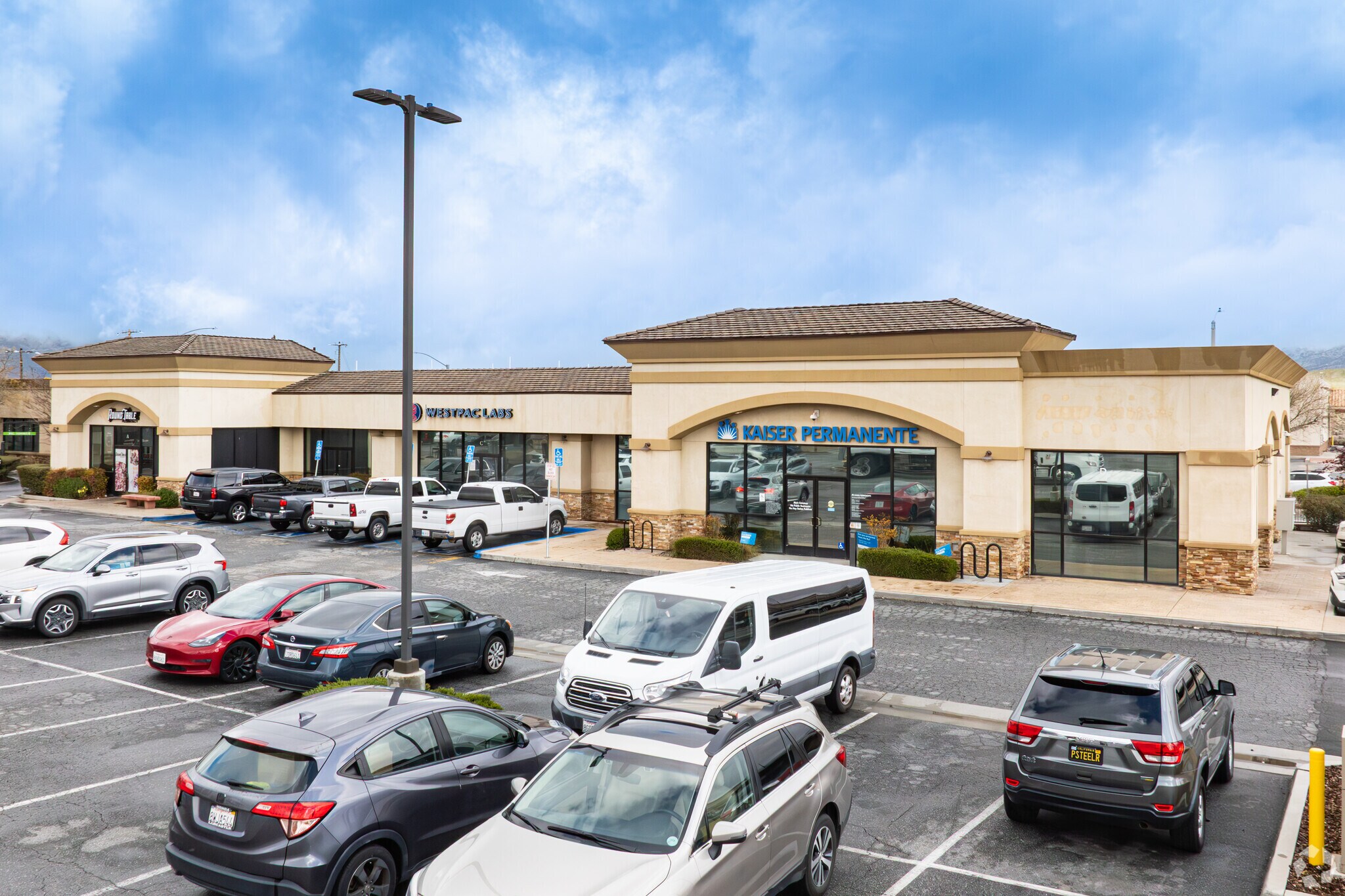 1100 W Tehachapi Blvd, Tehachapi, CA for lease Primary Photo- Image 1 of 2